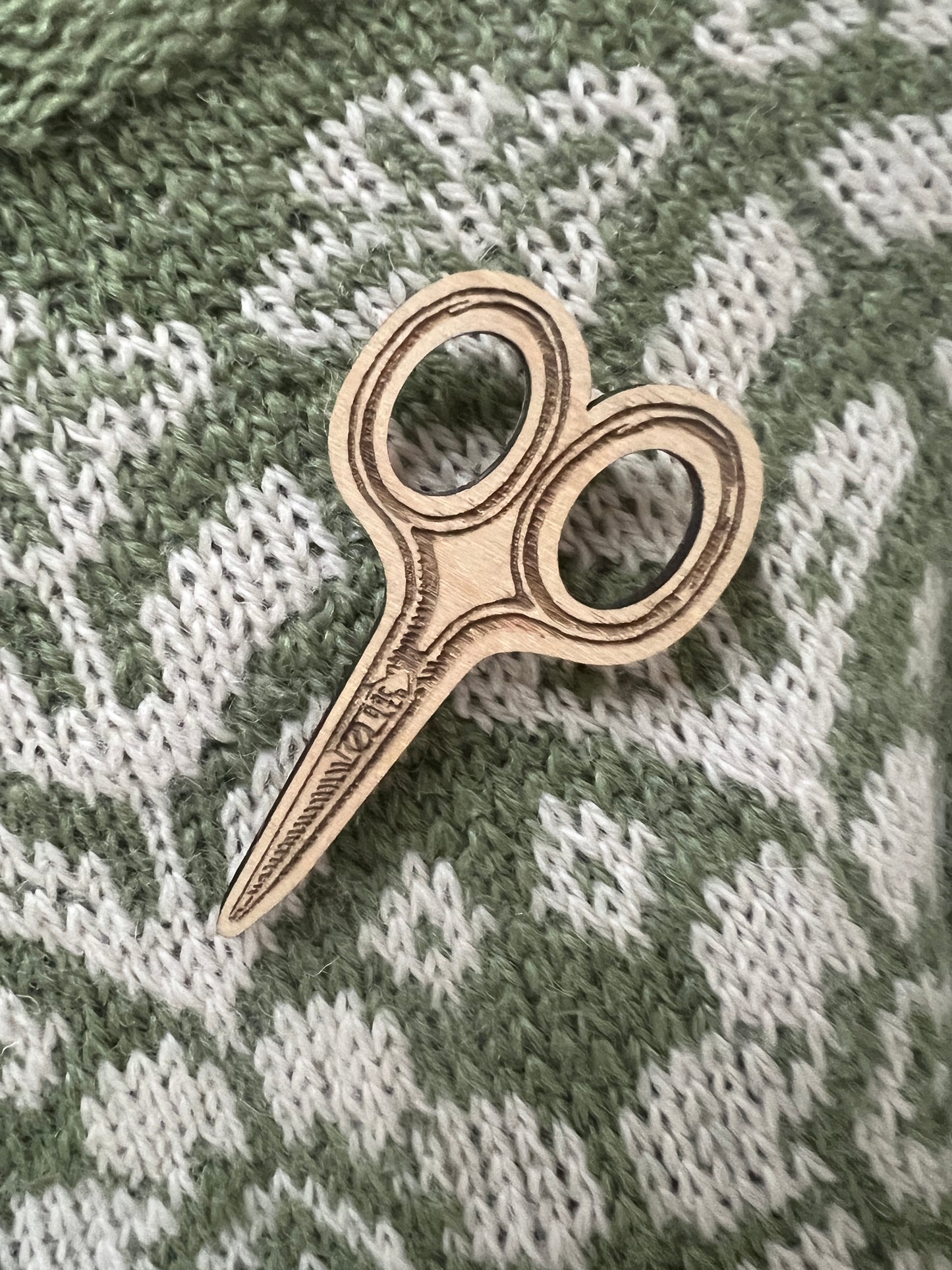 Scissors etched wooden brooch