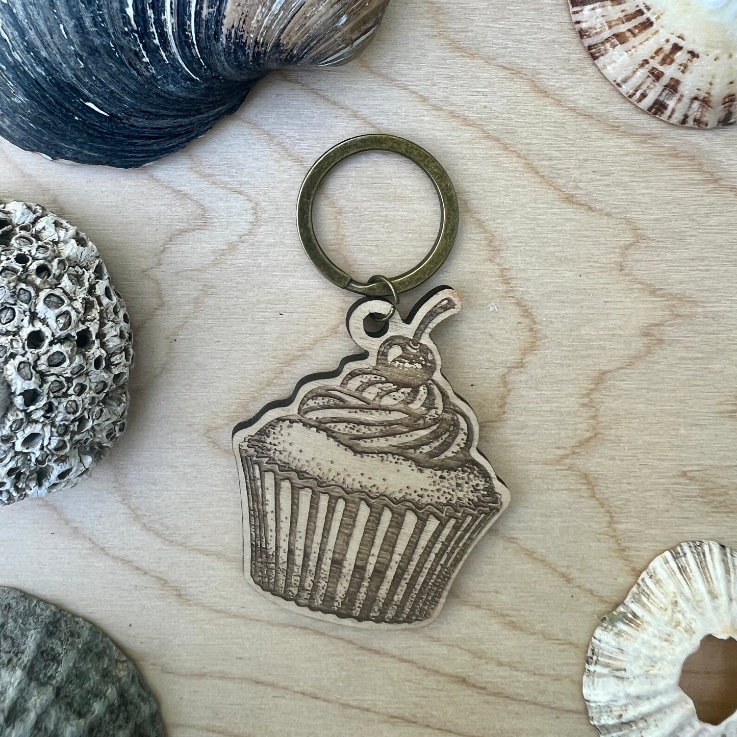 Cupcake etched wooden keyring