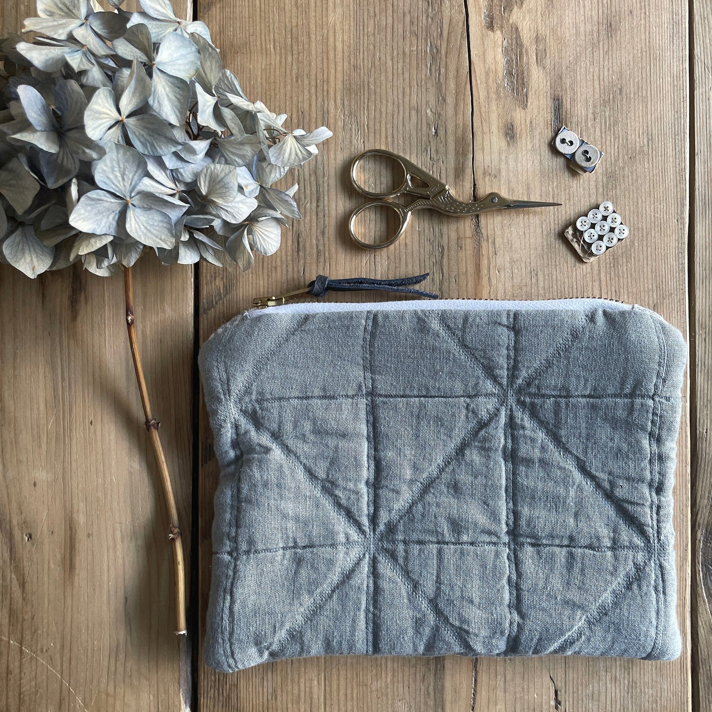 Quilted zip pouch – first light