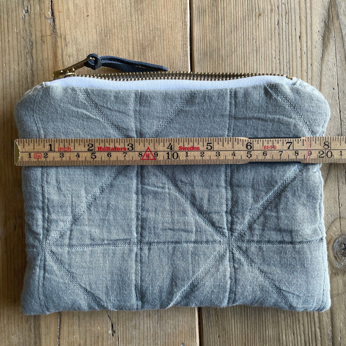 Quilted zip pouch – first light